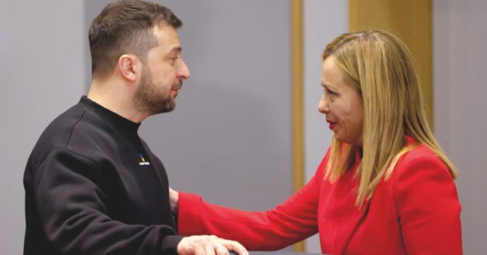 Meloni fa l’opposto di Silvio: martedì a Kiev vede Zelensky