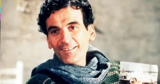 Copertina di Caro Massimo Troisi, davanti a tutti questi festeggiamenti secondo me risponderesti così