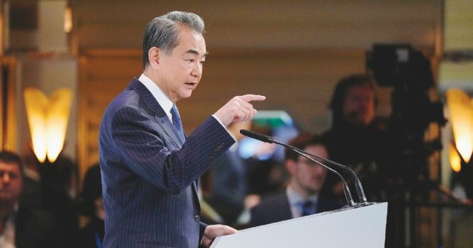 Pechino: “Un piano per la pace”. Ma Kiev: “Non a nostre spese”