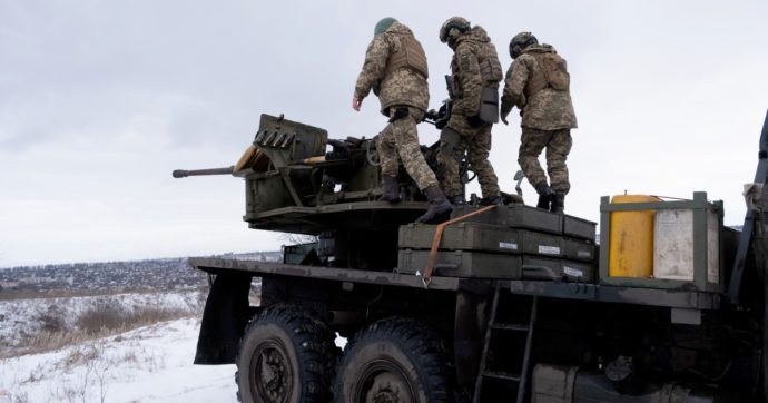 Nell’inferno di Bakhmut assediata. “Un cingolato vale più di una vita”