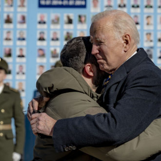 Copertina di Biden a Kiev oscura Giorgia: il Fatto di domani 21 febbraio