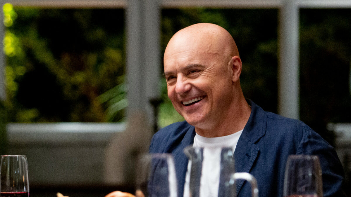 “Con mia moglie Luisa Ranieri ci siamo dati una regola che mi fa venire ancora più voglia di svegliarmi con lei e mettermi a cantare. Montalbano? Ho smesso perché non c’erano più le condizioni”: parla Luca Zingaretti