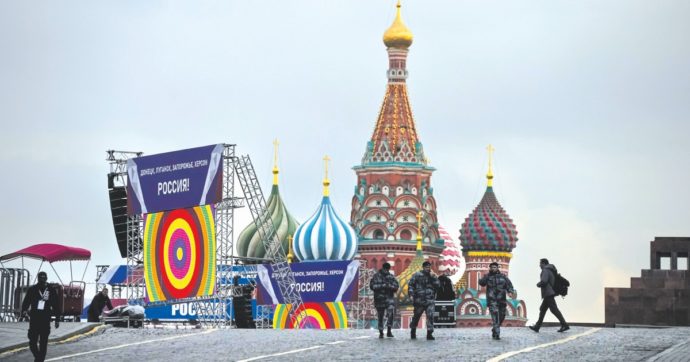 Copertina di A Mosca spariti i turisti: i treni vanno al fronte