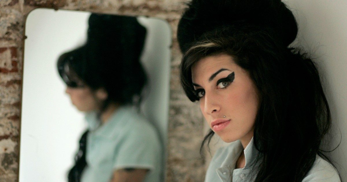 Amy Winehouse, il padre all’attacco contro il casting del film sulla figlia: “Avrei preferito George Clooney”