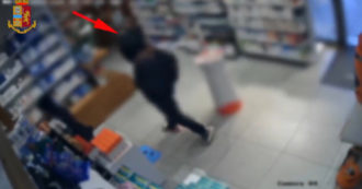 Copertina di Milano, rapina 13 farmacie in 18 giorni: fermato dalla polizia. I video dei “colpi” col volto coperto