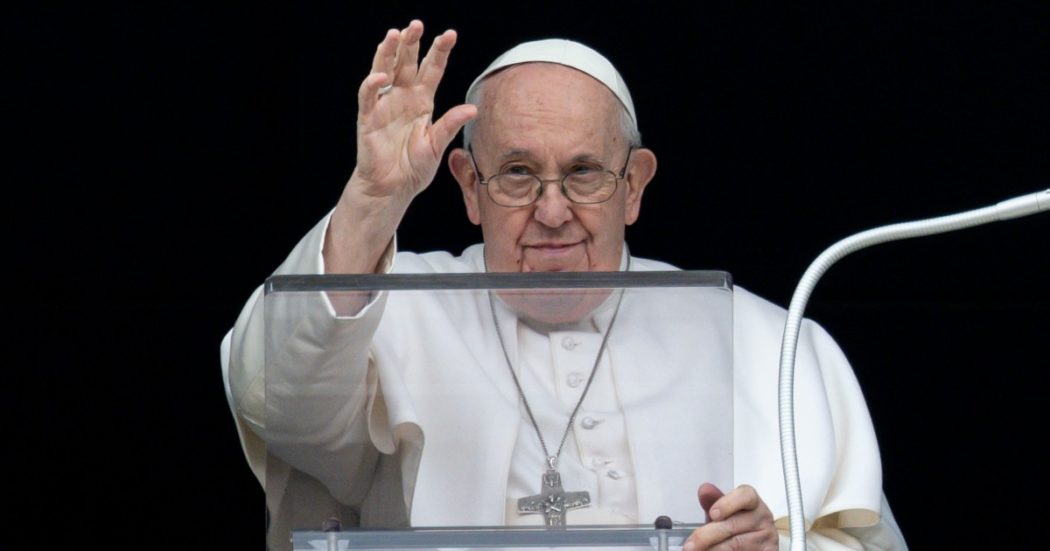 Guerra in Ucraina, il Papa: “Un conflitto assurdo e crudele. È stato fatto tutto il possibile per fermarlo? Chi ha l’autorità si impegni per la pace”