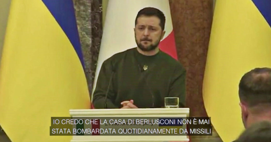 Zelensky attacca Berlusconi: “La sua casa non è mai stata bombardata, il suo partner russo non è entrato nel suo cortile coi carri armati”