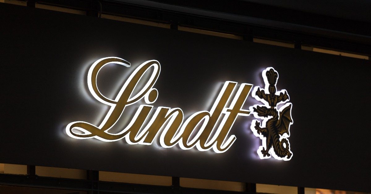 Cioccolatini Lindt ritirati dal mercato, l’allerta del Ministero della Salute: “Chi è allergico al pistacchio non li mangi”. Ecco i lotti interessati