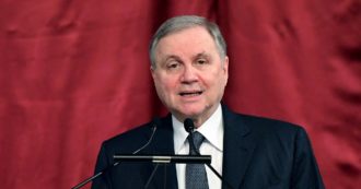 Copertina di Crac Mps, Visco indagato a Brescia “Ha collaborato a falsare i bilanci”