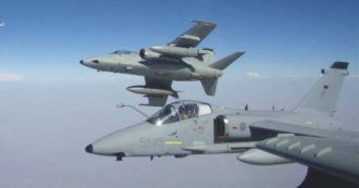 Copertina di Armi all’Ucraina, il decreto e gli invii: i dubbi di Lega e Forza Italia dietro le promesse a Kiev