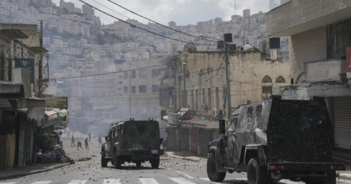 Cisgiordania, nuovo raid dell’esercito israeliano. Morti 10 palestinesi, oltre 100 i feriti