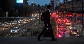 Copertina di Sì, viaggiare… ma solo in automobile