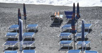 Copertina di Spiagge, che fine ha fatto la messa a gara? La legge c’è, i bandi no. E continua il braccio di ferro con l’Ue sugli indennizzi