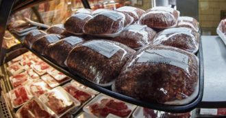 Copertina di Allarme trichinosi in Puglia, l’esperto: “Ci si infetta mangiando carne cruda o poco cotta contaminata”. Ecco i sintomi a cui prestare attenzione