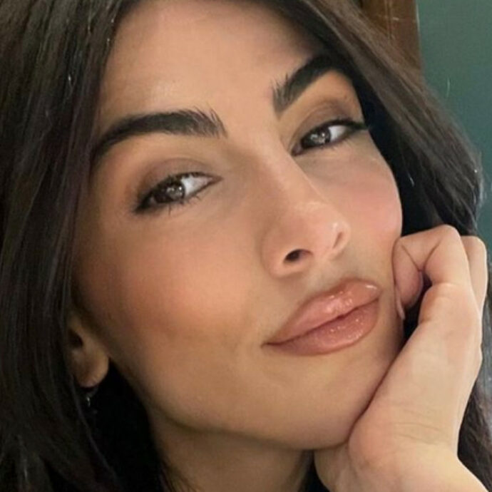 “Ho detto no a lavori importanti e a tanta tv perché ho scelto di allattare mio figlio. Non è facile, soprattutto in questo ambiente”: lo confessa Giulia Salemi