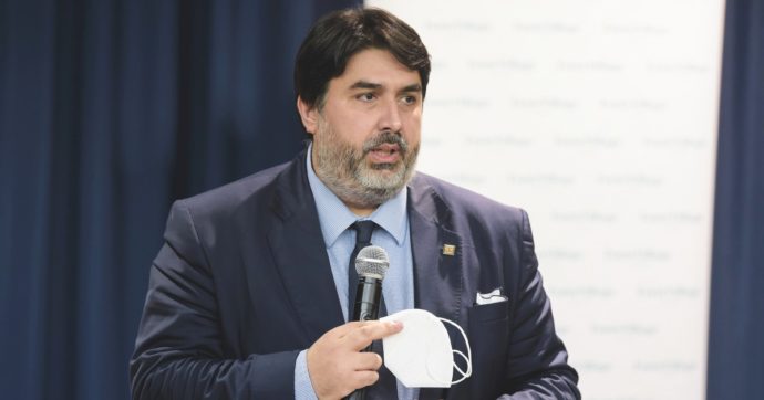 Copertina di Christian Solinas, il presidente sardo indagato denuncia il furto del pc. E i pm non possono sequestrarlo