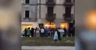 Copertina di Caprino Veronese, al carnevale suonano “Faccetta nera” di fronte al Comune: i componenti della banda ripresi in un video
