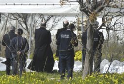 Copertina di Crotone, il parroco Morrone: “Non so che Vangelo legga Salvini. Il mio è diverso”