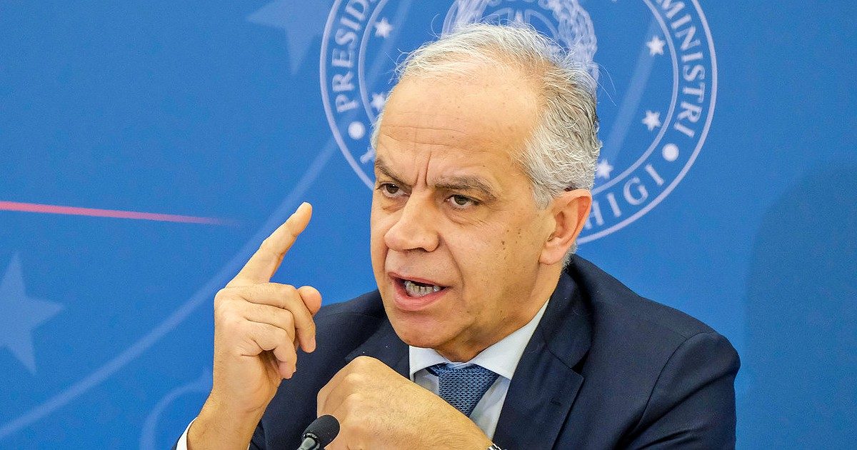 Piantedosi: “La disperazione non può giustificare viaggi pericolosi per le vite dei figli”. Dopo le critiche si risente: “Vergognose, puerili”