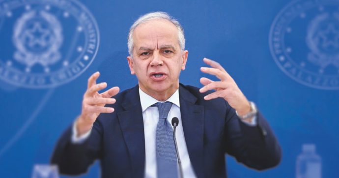 Frontex aveva segnalato il barcone. La Guardia costiera non s’è mossa