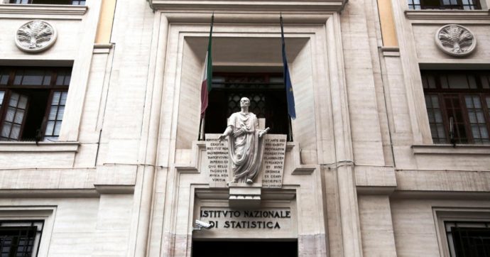 Istat, i lavoratori occupano la presidenza