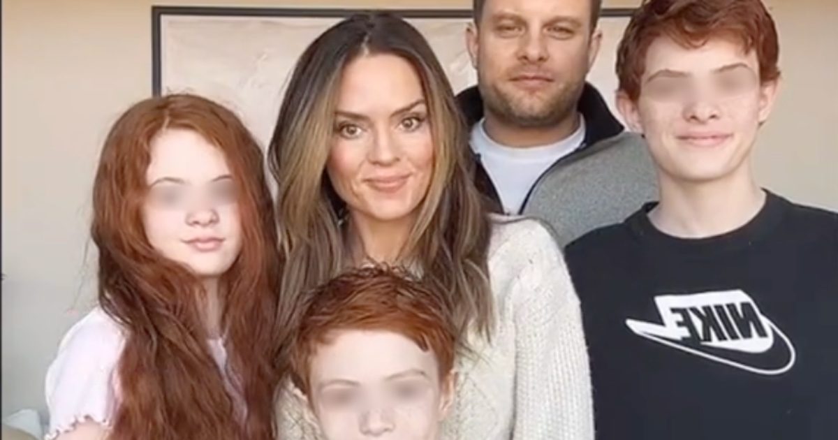 I figli nascono con i capelli rossi ma i genitori sono castani: “Ci dicono sempre che i bambini sono del postino o addirittura di Ed Sheeran”