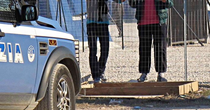 Taranto, 21enne trovato morto sotto un cavalcavia: fermati tre giovani con l’accusa di omicidio. Possibili legami con traffico di droga