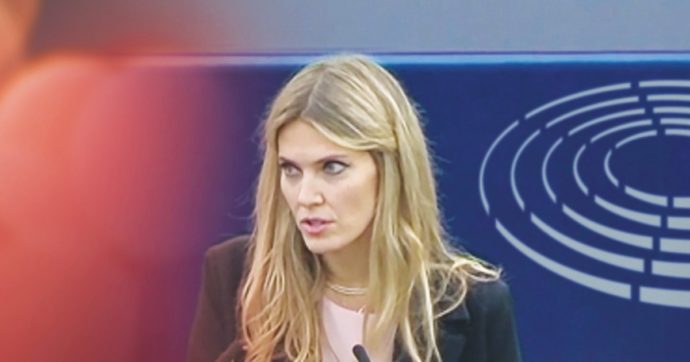 Kaili a sorella: “Trova penne Usb e telefono”