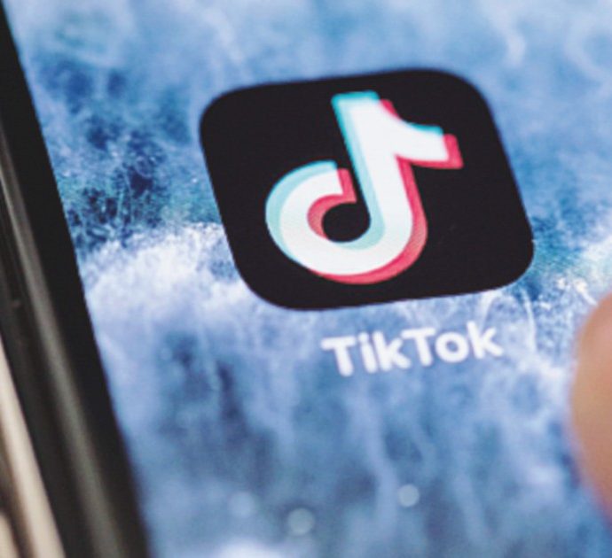 Tiktok, arriva il nuovo blocco per gli utenti minorenni: massimo 60 minuti di utilizzo al giorno, ecco come funziona