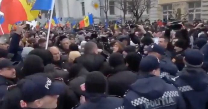 Moldavia, rappresentati del partito filorusso provano a entrare nella sede del governo. “Chiediamo la neutralità”
