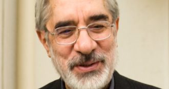 Copertina di Iran, l’ex premier Mousavi contro il regime: “Serve una nuova Costituzione”. Ma gli attivisti: “Lui parte del problema”