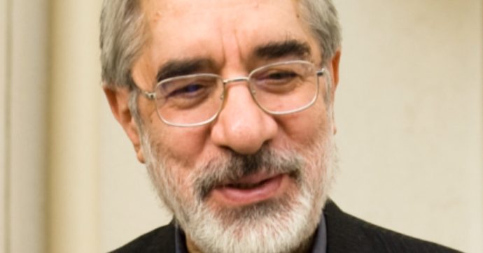 Iran, l’ex premier Mousavi contro il regime: “Serve una nuova Costituzione”. Ma gli attivisti: “Lui parte del problema”