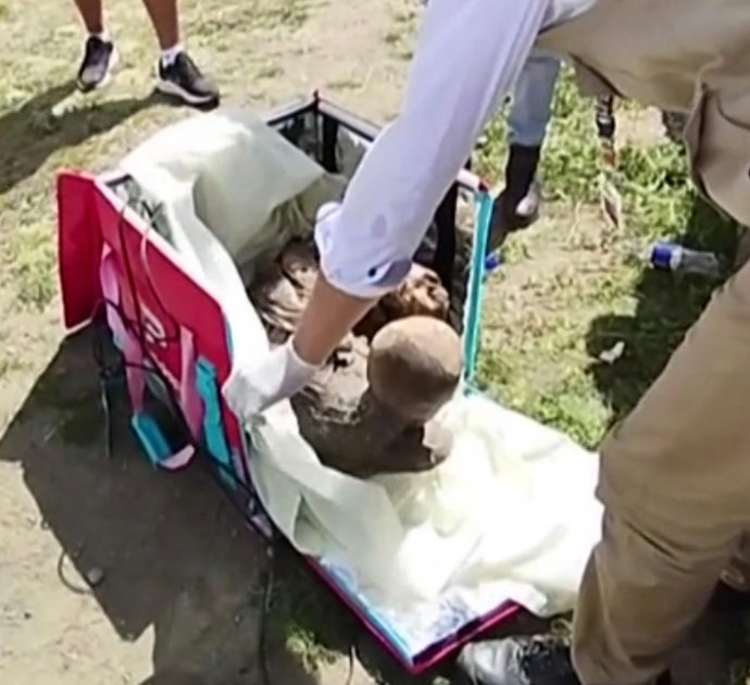 La polizia trova una mummia nella borsa di un rider: l’eccezionale ritrovamento durante un normale controllo