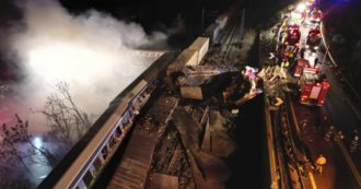 Copertina di Grecia, scontro fra due treni: almeno 40 morti. Mitsotakis: “Errore umano”. Arrestato capostazione, si dimette ministro dei Trasporti