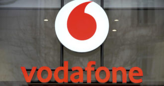 Copertina di Vodafone, il governo si prepara a usare il suo potere di veto per bloccare l’offerta sulle torri