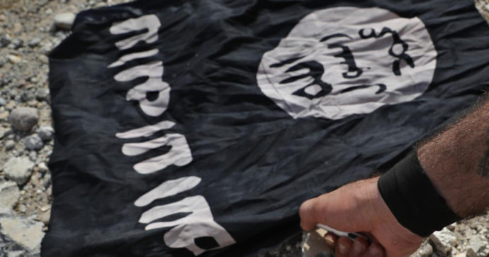 Si indottrinava sul web per arruolarsi con l’Isis in Siria: 24enne fermato a Cesena