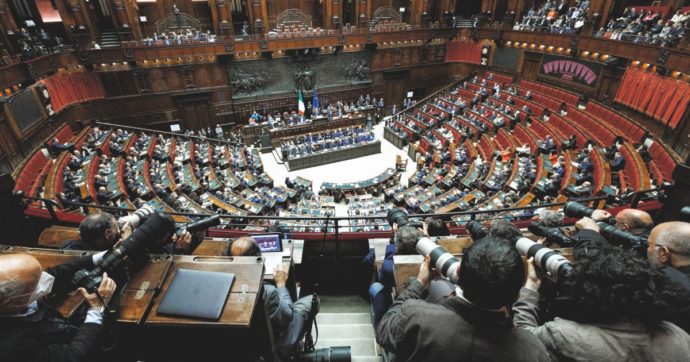 No ai condannati: “Idoneità morale” per avere i vitalizi