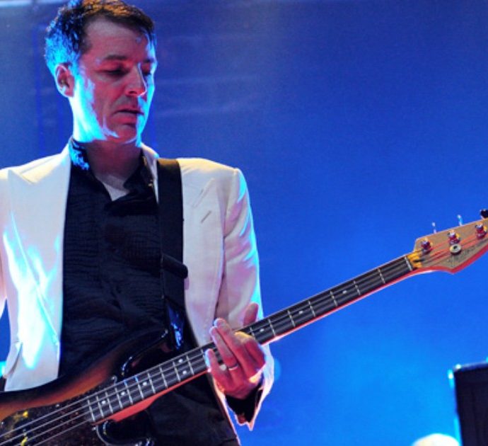 Morto Steve Mackey, il bassista della band inglese dei Pulp: aveva 56 anni