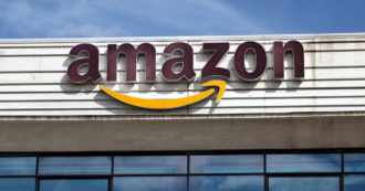 Copertina di Amazon licenzia ancora: altri 9mila dipendenti a casa. La strage di posti di lavoro in big tech non finisce più
