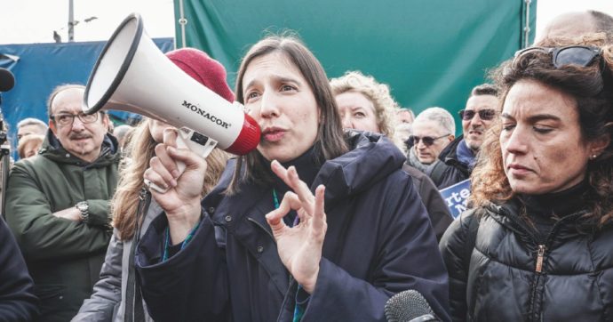 Copertina di “Una scuola antifascista e libera”: prima piazza per il duo Schlein-Conte