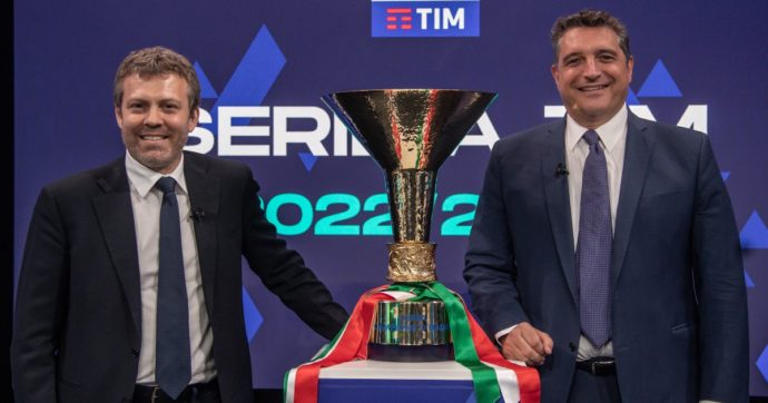 Serie A, adesso litigano Casini e De Siervo: un’intervista sulla penalizzazione della Juve scatena l’ultima faida intestina del calcio