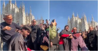 Copertina di Ogni promessa è debito, lo chef Barbieri taglia i capelli al vincitore di Masterchef Edoardo in piazza Duomo