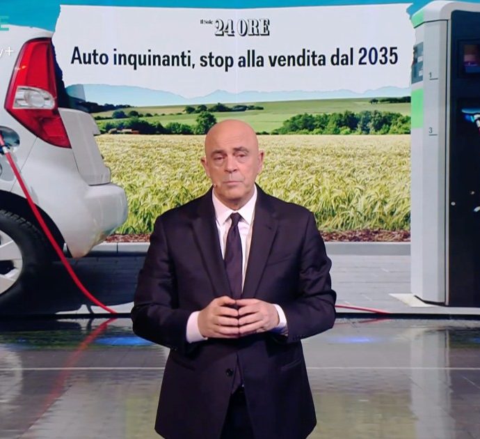 Il monologo di Crozza sul futuro elettrico: “Finalmente siamo proiettati nel futuro. Meglio così, perché nel presente non c’è un ca…”