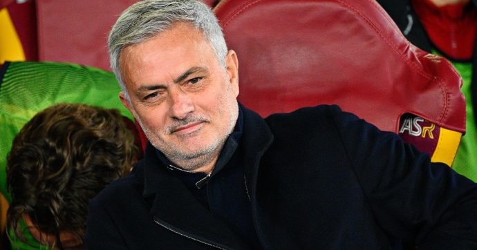 Sospesa la squalifica di Mourinho: il tecnico della Roma sarà in panchina contro la Juventus