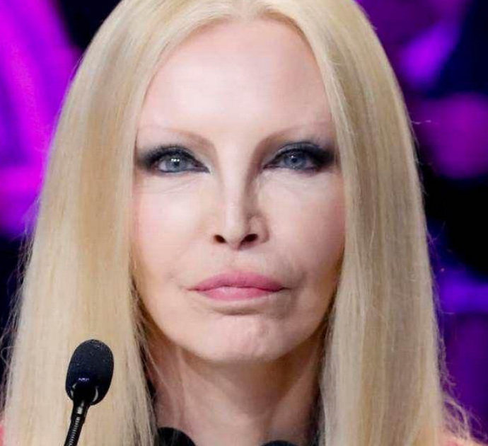 Patty Pravo: “Io facevo mattina sulle scale di piazza del Pantheon, passava Andreotti per andare a messa e si fermava… Le droghe? Tutte tranne la coca, mi fa schifo”