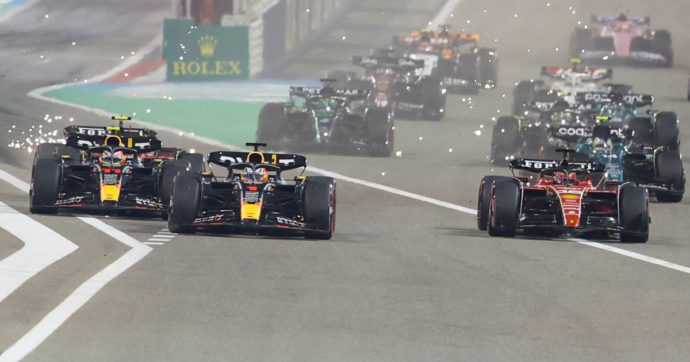 F1, in Bahrain doppietta Red Bull. Esordio amaro per le Ferrari: Leclerc si ritira. Sainz 4°