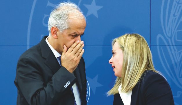 Cutro, il boomerang di Meloni: scontro con Salvini sui migranti