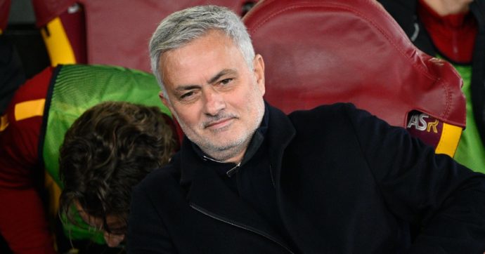 José Mourinho, il profeta dell’anticalcio: la sua Roma gioca sempre peggio ma i risultati gli danno ragione