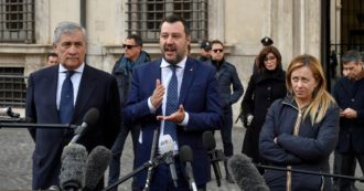 Copertina di Covid 2020, che lingue biforcute! Da destra a sinistra, un balletto ridicolo: “Aprire! Chiudere!”