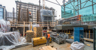 Copertina di Il rentier-massa, nuovo simbolo della “City” glam e feroce